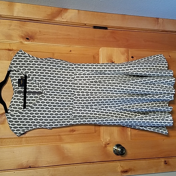 Just...Taylor Dresses & Skirts - Just Taylor Sleeveless Black and White fit and flare dress, size 8
